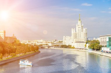 Kotelnicheskaya dolgu ve Moskova Nehri
