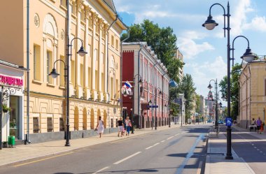 Moskova'da Pyatnitskaya sokak görünümü ile restavrated historica