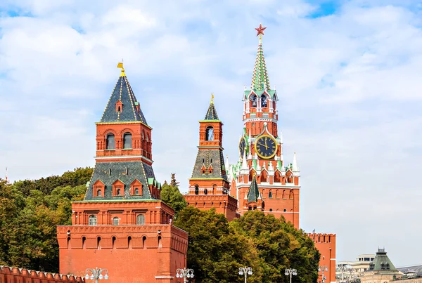 Kremlin duvarı kuleleri — Stok fotoğraf