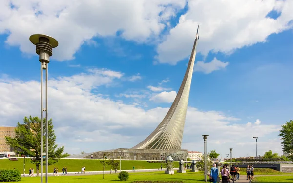 Monument to the Conquerors of Space in Moscow, Russia — Stock Photo, Image