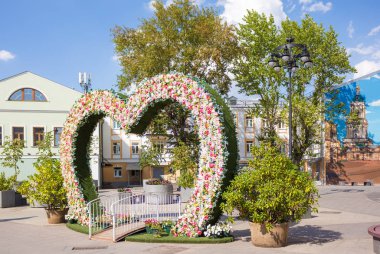 Fotoğraf Novokuznetskaya metro sta Pyatnitskaya Caddesi üzerinde spot
