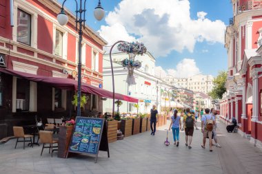Moskova'da Klimentovsky Lane'de net gün görünümü.