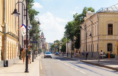 Moskova'da Pyatnitskaya sokak görünümü ile restavrated historica