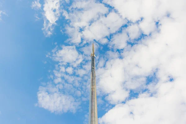 Крупним планом пам'ятника завойовників простору в Москві, рос. — стокове фото