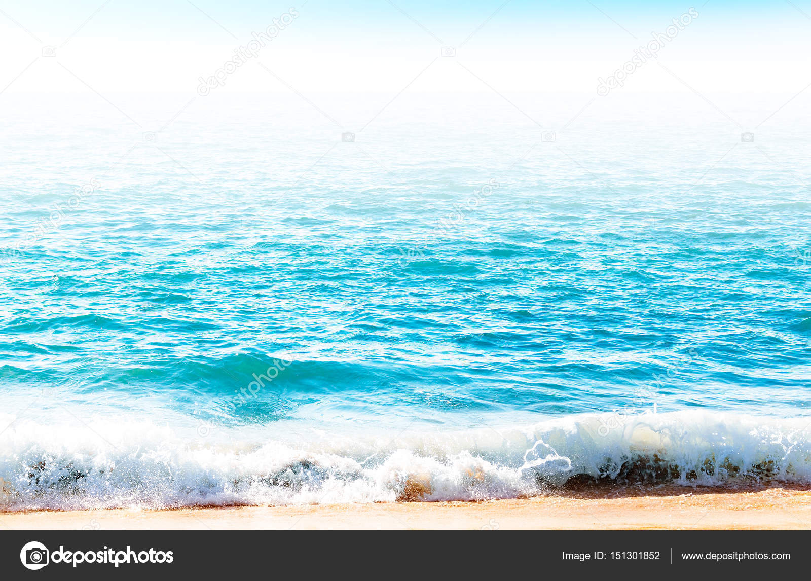 Surface De Locéan Avec Des Vagues Près De La Plage