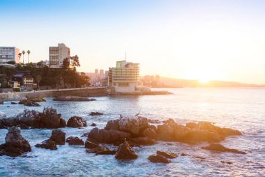 Valparaiso Bay, Vina del Mar, Şili'deki akşam manzarası