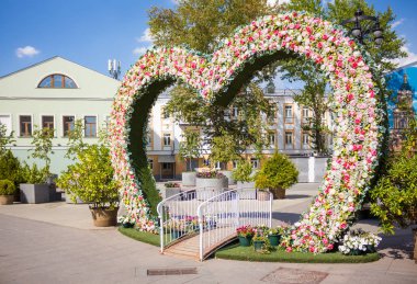 Fotoğraf Novokuznetskaya metro sta Pyatnitskaya Caddesi üzerinde spot