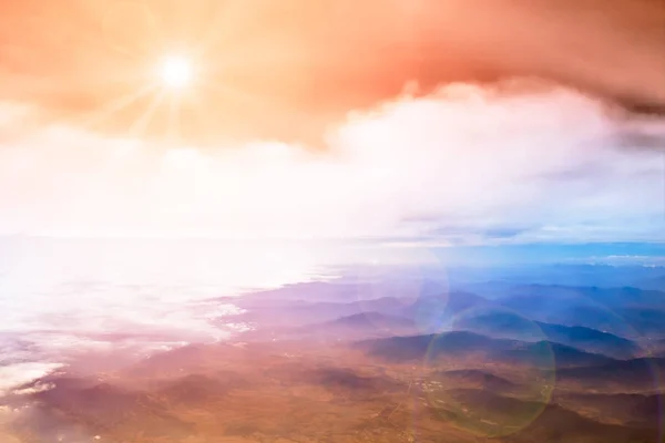 Farbenfroher Blick in den Himmel aus dem Flugzeug — Stockfoto