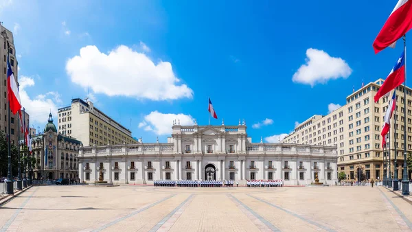 Panorama van de La Moneda Palace — Stockfoto