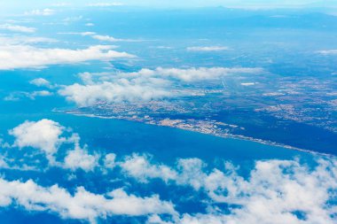 Bulutlar uçak ile Fiumicino defne