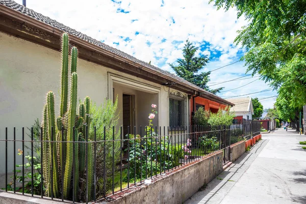 Typisch Huis Met Cactus Voorgrond Chili Zonnige Dag — Stockfoto