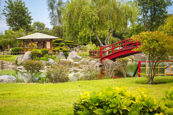 Ponte Vermelha Jardim Japonês Serena Chile — Fotografia de Stock