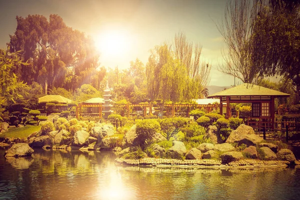 Belo Jardim Japonês Com Reflexos Lagoa Pôr Sol Serena Chile — Fotografia de Stock