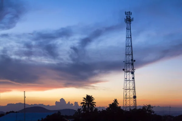 Paisagem Noturna Com Crepúsculos Torre Comunicações — Fotografia de Stock