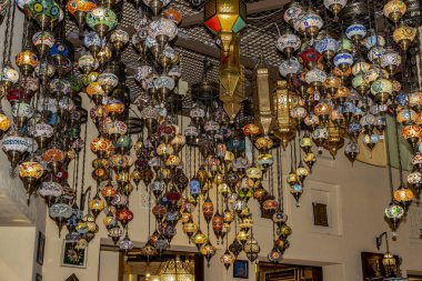 Çarşıda dolaşmak