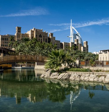 Dubai Kanalı boyunca yürü