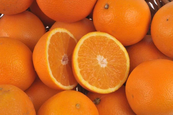 Апельсины Оптом Одним Разрезом Два Крупным Планом — стоковое фото