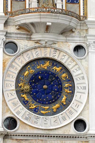 Der Uhrenturm Venedig Nahaufnahme — Stockfoto