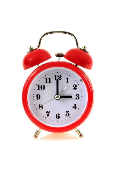 Reloj Despertador Rojo Con Campanas Cerca Sobre Fondo Blanco — Foto de Stock