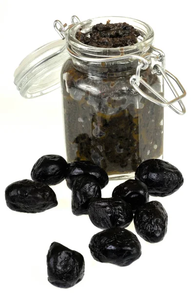 Tapenade Aceitunas Negras Frasco Primer Plano Sobre Fondo Blanco — Foto de Stock