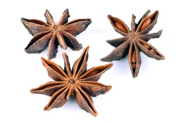Beyaz arkaplanda yıldız anason görüntüsü 