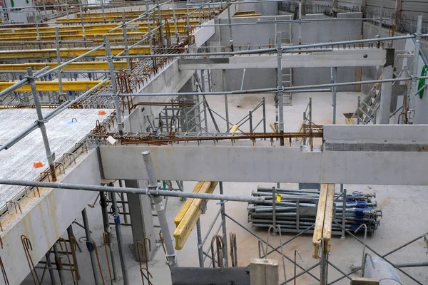 İnşaat halindeki bir binanın temelleri