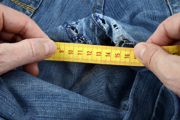 Closeup Measuring Jeans Tear — 스톡 사진