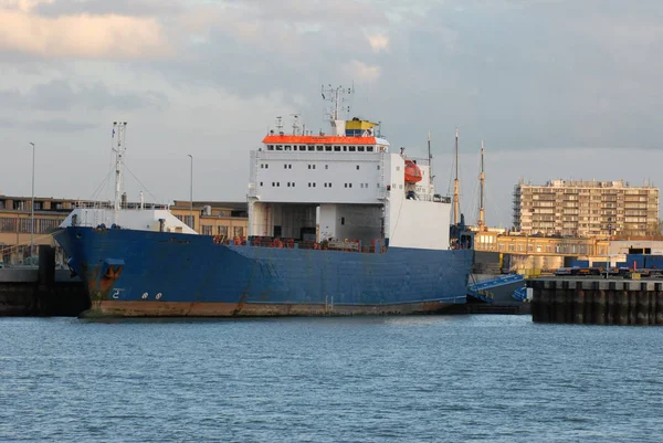 Груз Набережной Порту Остенде — стоковое фото