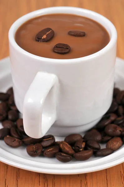 Kahve Kremalı Kavrulmuş Kahve Çekirdekli — Stok fotoğraf