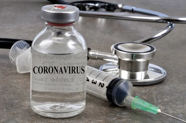 Coronavirus Impfstoff Neben Spritze Und Stethoskop Aus Nächster Nähe — Stockfoto