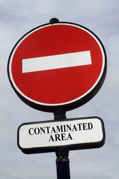 Дорожный Знак Указывающий Загрязненную Территорию — стоковое фото