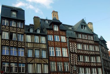 Rennes, Brittany 'de yarı keresteli evler