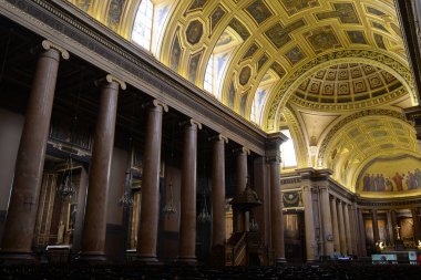 Brittany, Rennes 'deki Saint-Pierre katedralinin içi