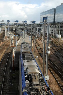 Tren Brittany 'deki Rennes istasyonuna varmak üzere.
