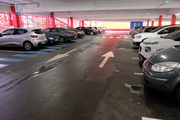 Supermarket Wielopoziomowy Parking Rennes Bretanii — Zdjęcie stockowe