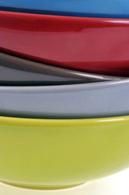 Beyaz arkaplanda farklı renk tabloları