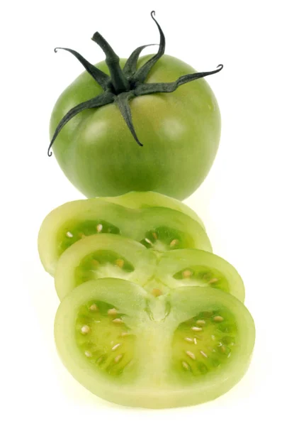 Tomate Verde Rodajas Cerca Con Tomate Verde Entero Fondo Sobre —  Fotos de Stock
