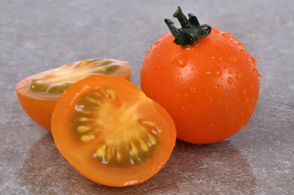 Los Tomates Cereza Cierran Sobre Fondo Gris — Foto de Stock