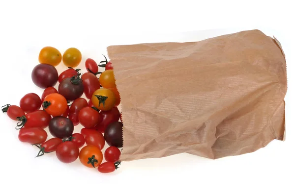 Bolsa Papel Tomates Cherry Diferentes Colores Primer Plano Sobre Fondo —  Fotos de Stock