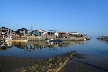 Arcachon havzasındaki Barbotiere istiridye limanı.
