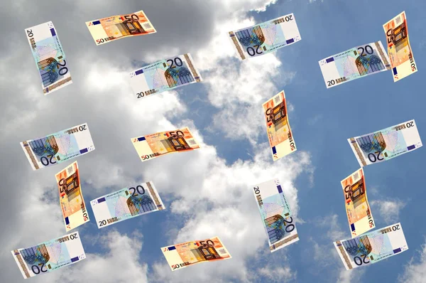 Deszcz Banknotów Euro Tle Zachmurzonego Nieba — Zdjęcie stockowe