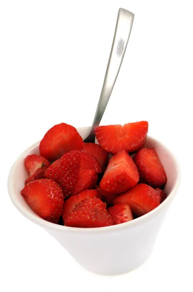 Ramekin Von Erdbeeren Nahaufnahme Auf Weißem Hintergrund — Stockfoto