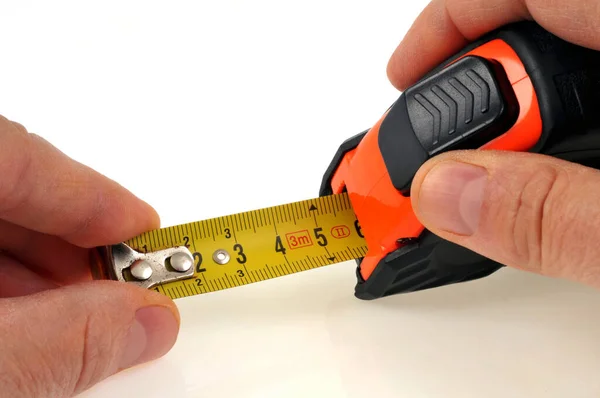 Neem Een Meting Met Een Rolmeter Hand Close Een Witte — Stockfoto