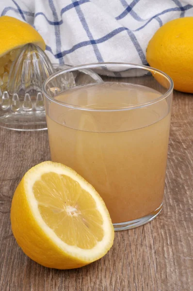 Glas Selbstgepressten Zitronensaft Aus Nächster Nähe — Stockfoto