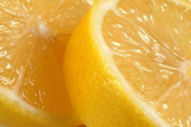 Limon dilimleri yakın. 