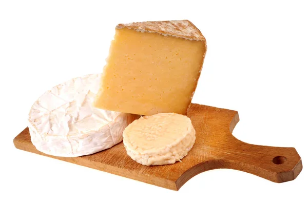 Kesme Tahtasındaki Peynirlerin Çeşitleri Beyaz Arka Planda Yakın Plan — Stok fotoğraf