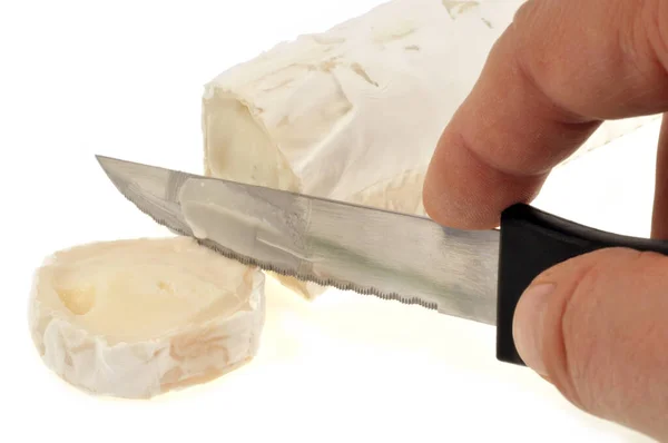 Cortar Una Rebanada Queso Cabra Con Cuchillo Cerca Sobre Fondo — Foto de Stock