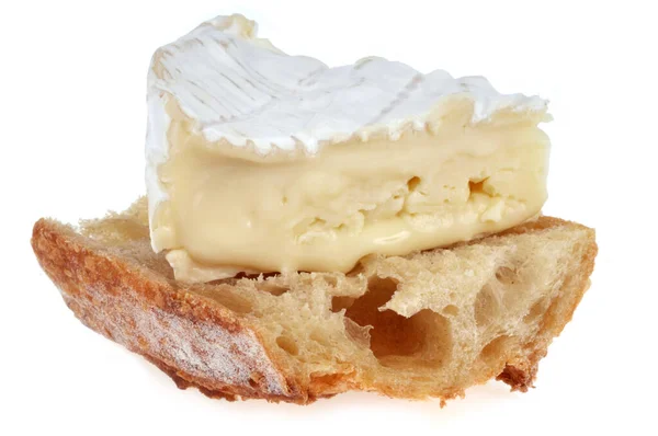 Porção Camembert Uma Fatia Pão Close Fundo Branco — Fotografia de Stock