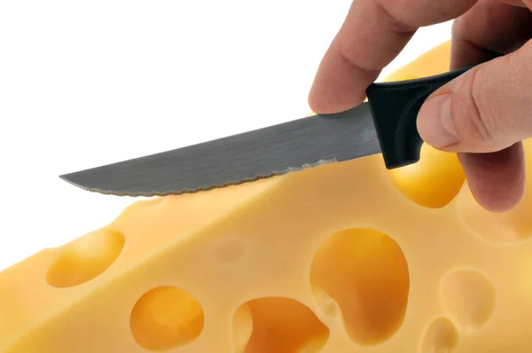 Κόψτε Ένα Κομμάτι Emmental Τυρί Ένα Μαχαίρι Γκρο Πλαν Λευκό — Φωτογραφία Αρχείου