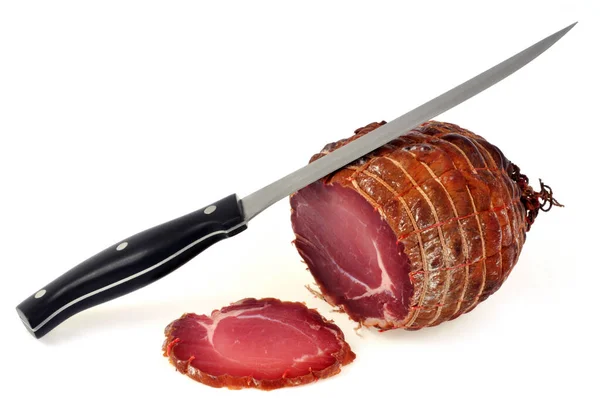 Kacang Ham Asap Dengan Pisau Close Pada Latar Belakang Putih — Stok Foto